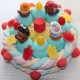 Gâteau d'anniversaire avec sujets en sucre