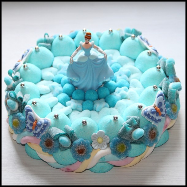 Gâteau d'anniversaire Cendrillon, gâteau princesse Cendrillon en pâte à  sucre - Super Gâteaux