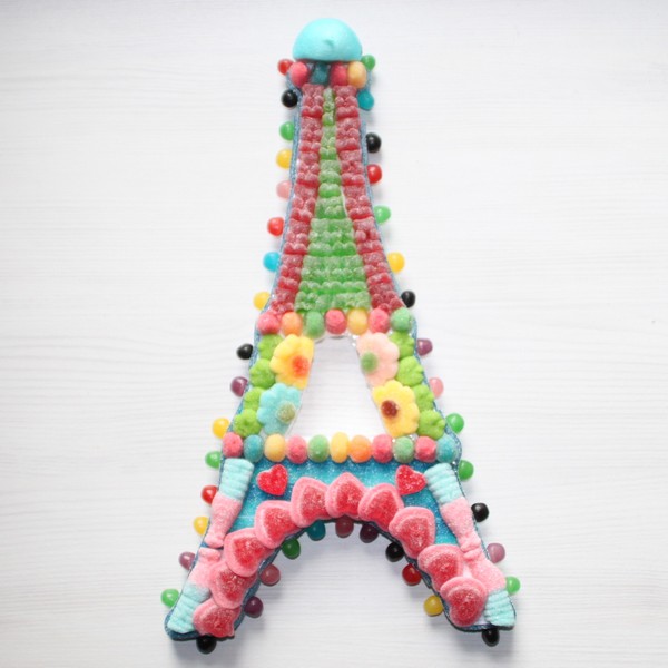 Gateau De Bonbons Paris Tour Eiffel En Bonbons Pour Les Amoureux De Paris