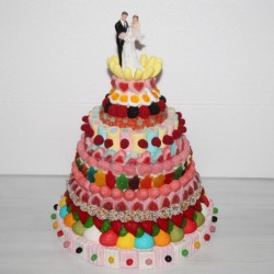 Pièce montée de bonbons spéciale mariage multicolore
