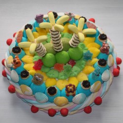 Gâteau de bonbons géant animaux en sucre et palmiers